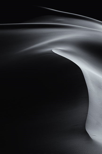 Monochrom image of dunes