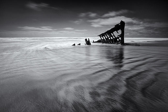 Monochrom image of wreck